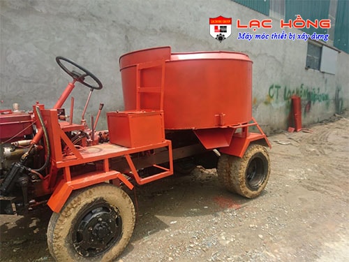 máy trộn bê tông tự hành Lạc Hồng máy trộn bê tông tự hành Lạc Hồng